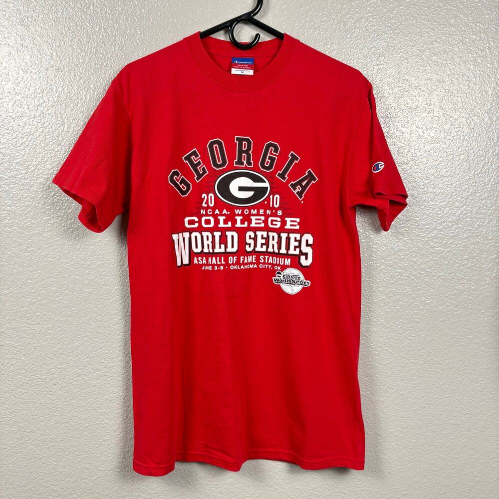 Champion Size M 2010 NCAA Women's College World Series Red Short Sleeve Shirt